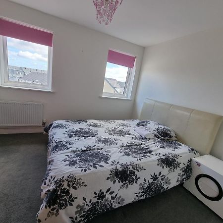 Kingsize Room Close To The A30 Camborne Pool Exterior foto